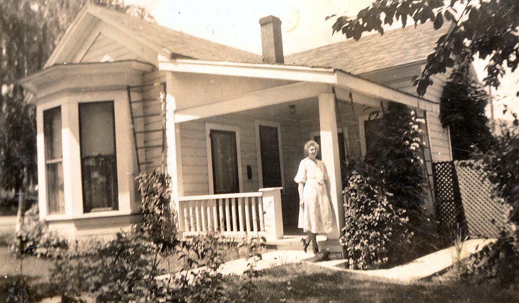 The house was originally located at 601 Cottage Street. In 1939, it was moved to 607 to make way for a parking lot, for the new Safeway Store. Dr. J.R. Packwood later remodeled it, adding a second story.