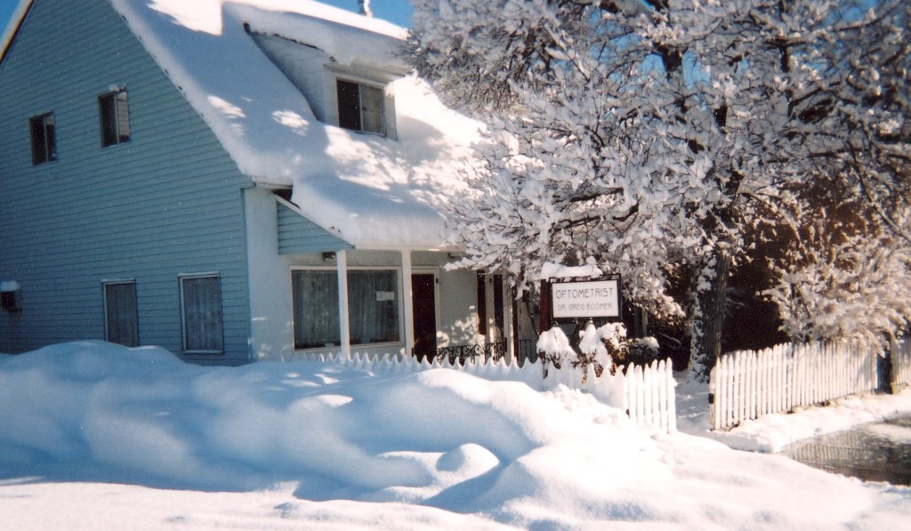 607 Cottage Street as it appeared in the winter of 2005. One portion of me, hopes a heavy winter appears, and another somewhat terrified with the prospect of snow and ice, mainly the latter, as I don't want to have another disastrous fall.