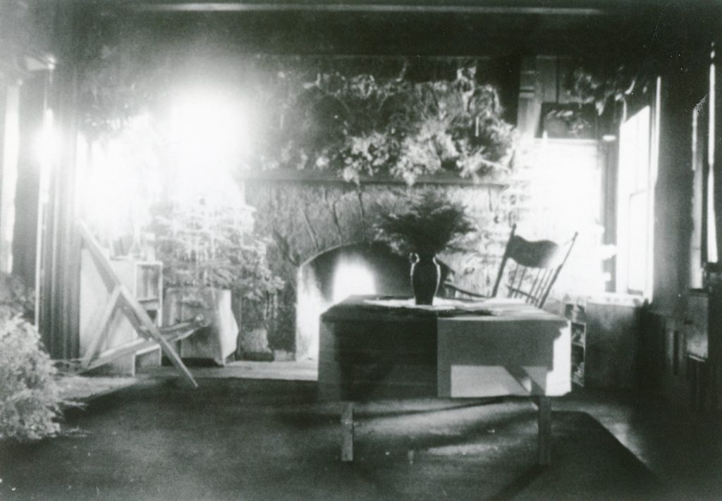 The living room at Gallatin House, Christmas, 1944. Courtesy of Wyn Wachhorst.