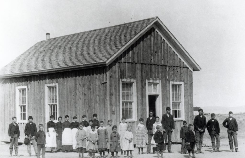 Missouri Bend School, 1886. Courtesy of Philip S. Hall